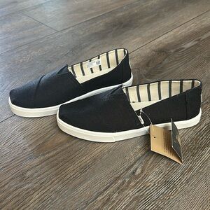 NWT TOMS Black Heritage Canvas Cupsole